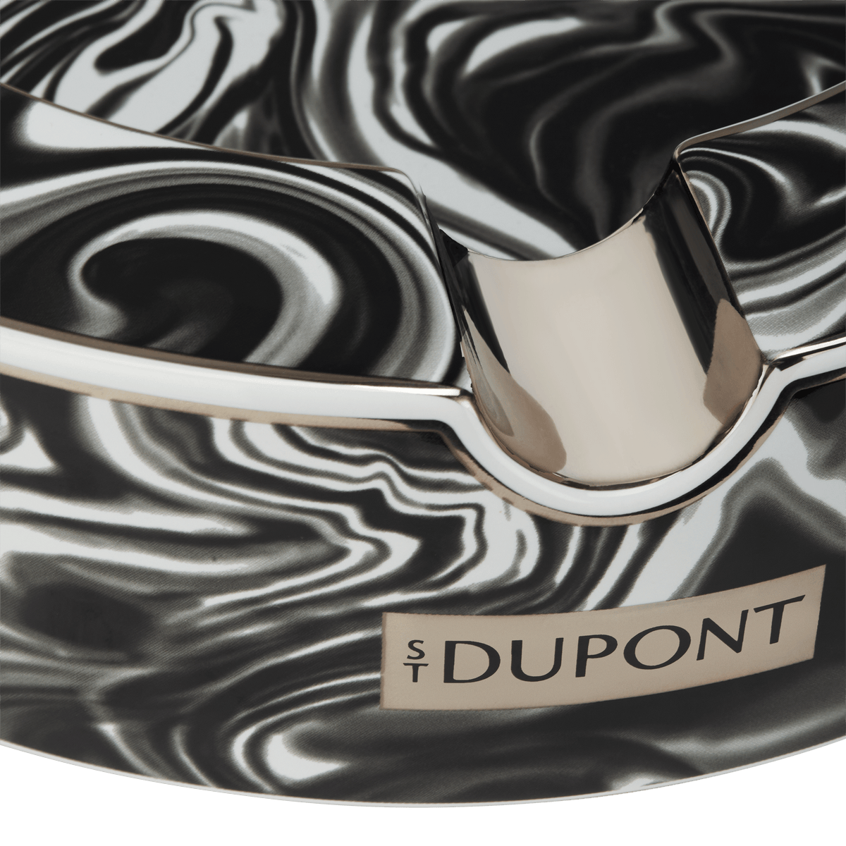 porcelain art - of - fire Collection_Ashtray color_black 3 - S.T. Dupont United Kingdom