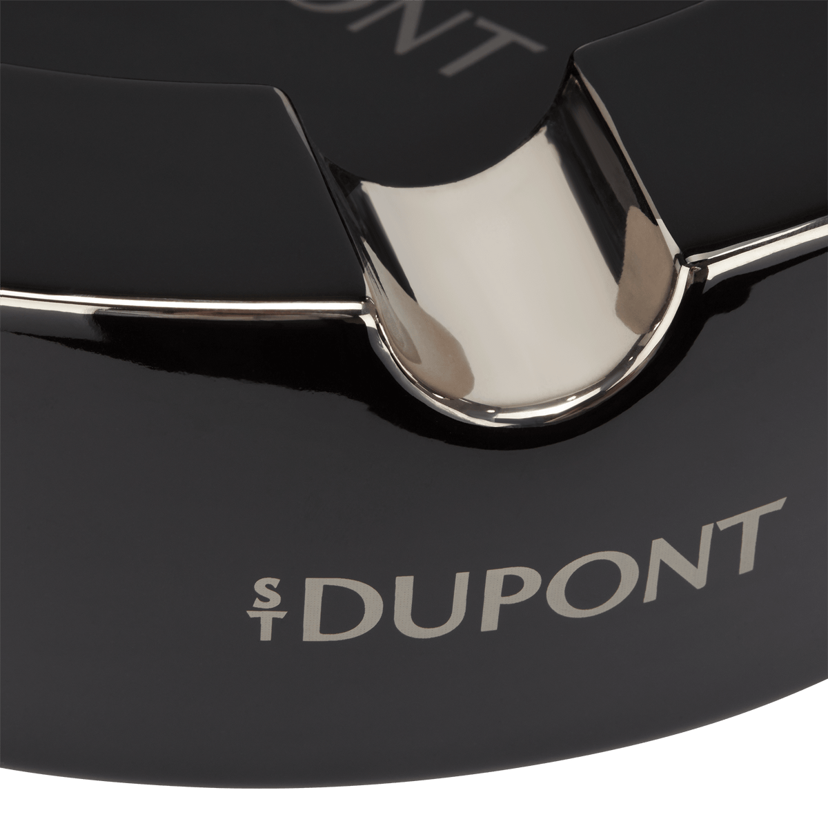porcelain art - of - fire Collection_Ashtray color_black 3 - S.T. Dupont United Kingdom