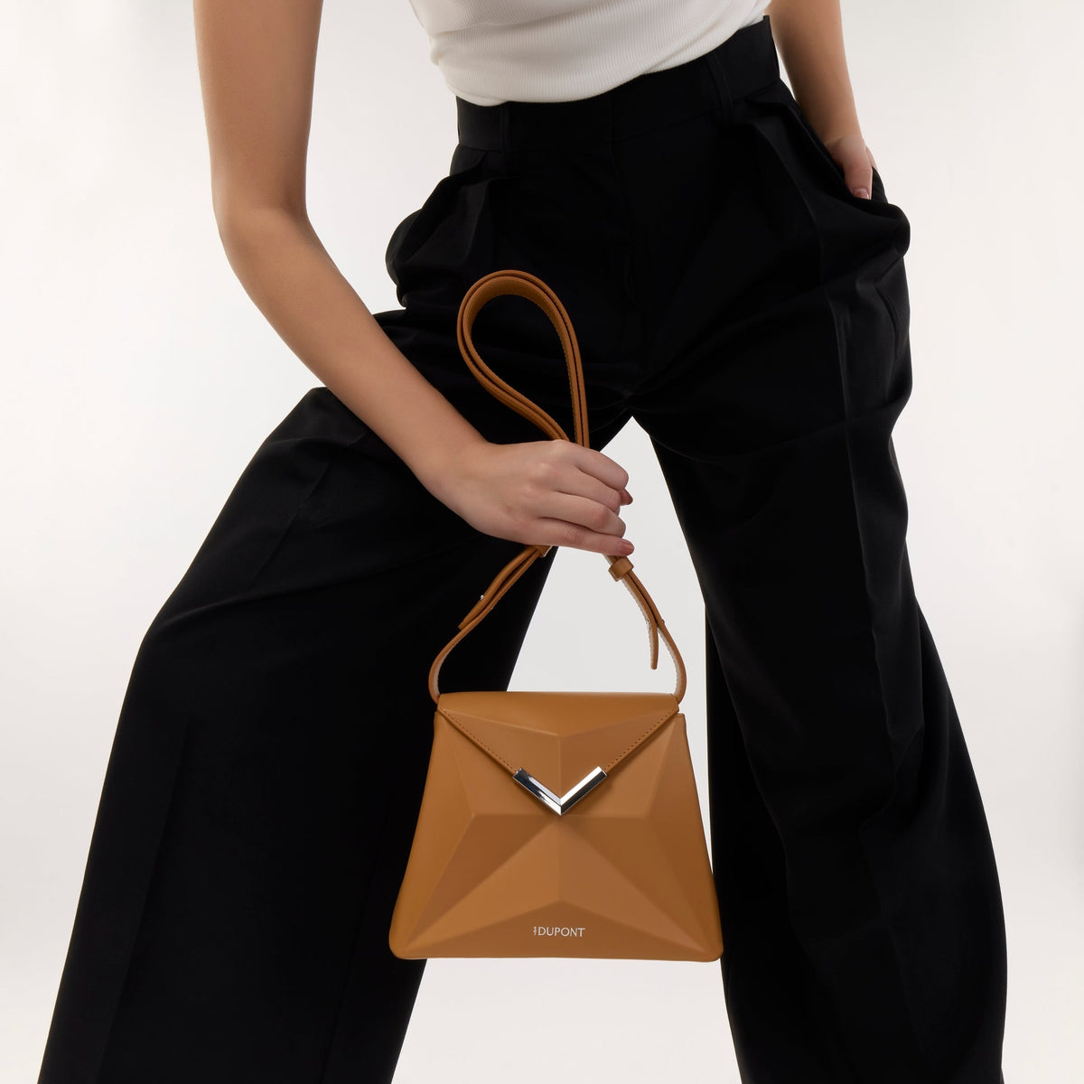 Small color_tan gender_woman leather goods 2 - S.T. Dupont United Kingdom
