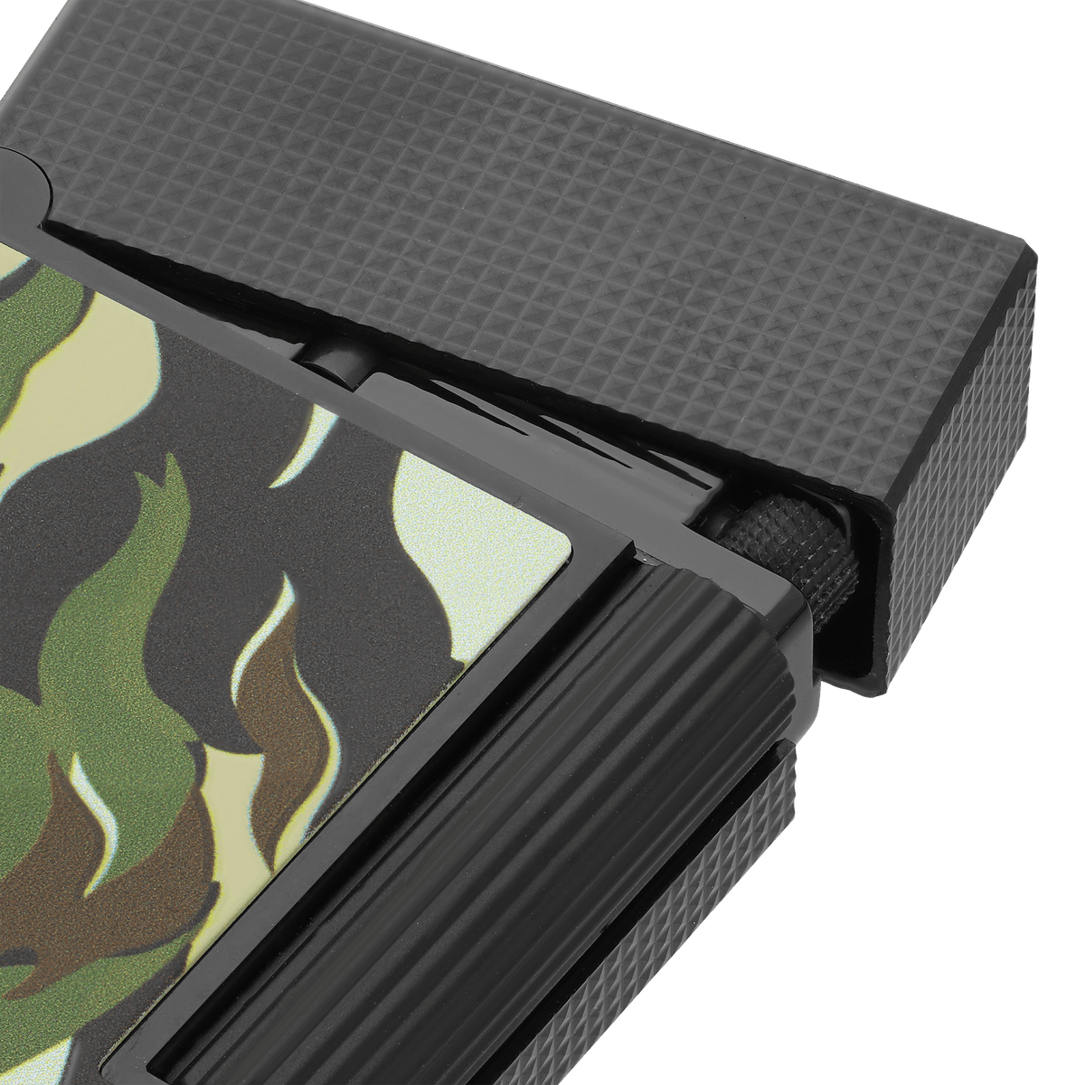 Guilloche under lacquer lighter Collection_Camo color_khaki father's day 2 - S.T. Dupont United Kingdom